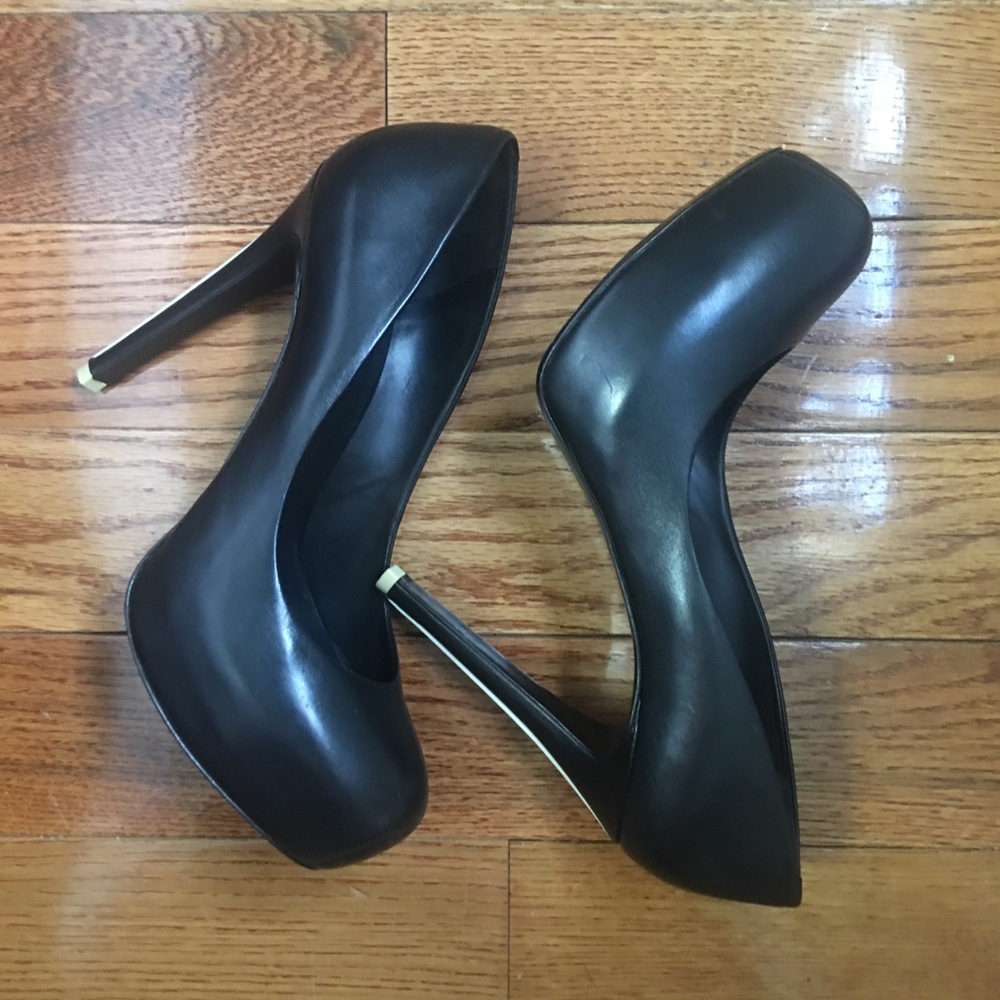 Alepel Black Leather Pump
